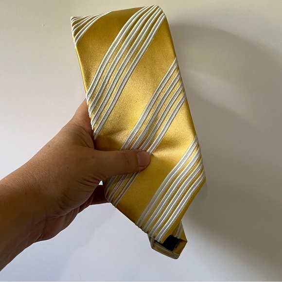 Donald J. Trump Other - Donald Trump Collection 99% Silk Gold & White Necktie 60” READ